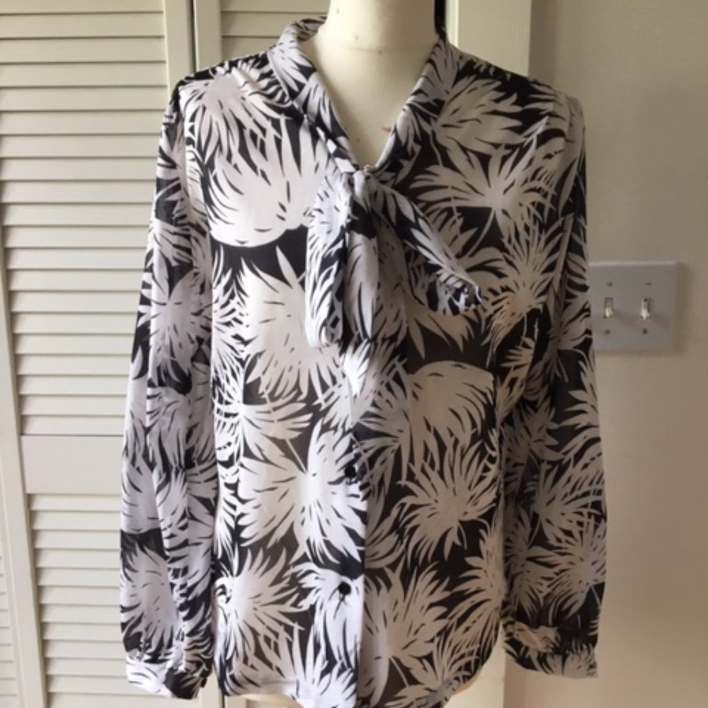 Vintage secretary pussy bow blouse